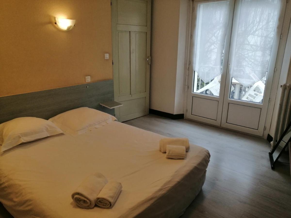 Hotel Francois Ier Bagneres-de-Luchon ภายนอก รูปภาพ